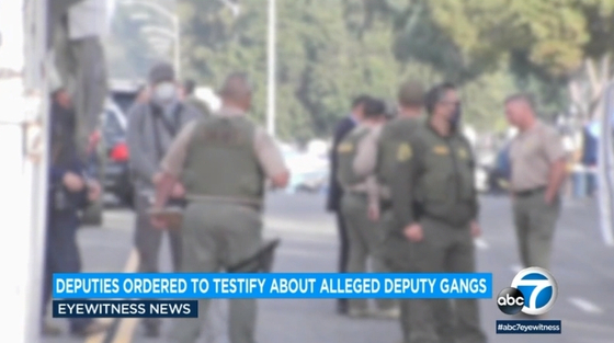 LA 카운티 셰리프국 안에 2개의 갱단이 활동하고 있으며 소속 대원들은 모두 같은 문신을 하고 있는 것으로 알려지면서 카운티 감찰관실이 수사에 나섰다. [ABC7 뉴스]
