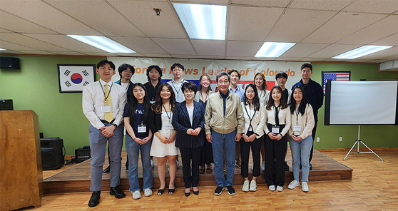 콜로라도 차세대 리더들과의 간담회에 참석한 차세대들과 이낙연 전 총리와 김현주 사장. 