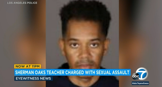 셔먼 오크스 소재 루이 암스트롱 중학교에서 8학년을 담당했던 전직 교사가 재직 당시 8학년생 2명을 성폭행 한 혐의로 체포됐다. 하지만 그는 관련 혐의를 부인했다. [ABC7 뉴스]