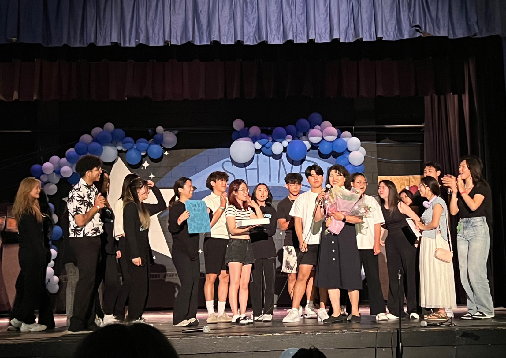  팰팍고교 한국어반은 어려운 학생들을 돕기 위해 지난 2일 학교 강당에서 200여 명의 학생과 교사 등이 참석한 가운데 '호프클럽 콘서트(Hope Club Concert)를 열었다. [팰팍고교 한국어반] 