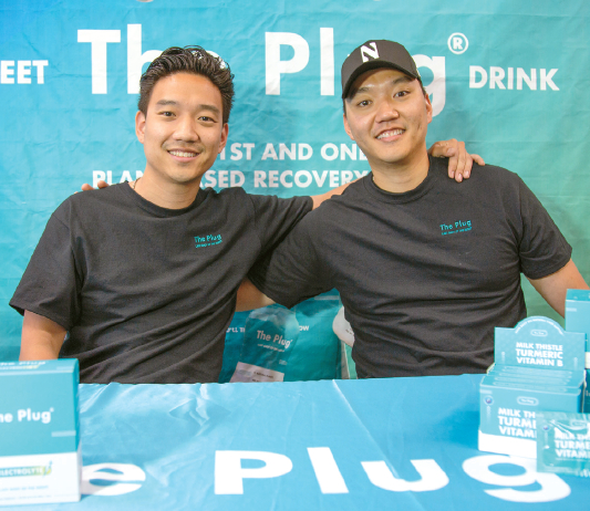 숙취해소 음료 더 플러그 드링크(The Plug Drink)의 레이 김 CEO와 저스틴 김 COO 형제. [더 플러그 드링크 제공]