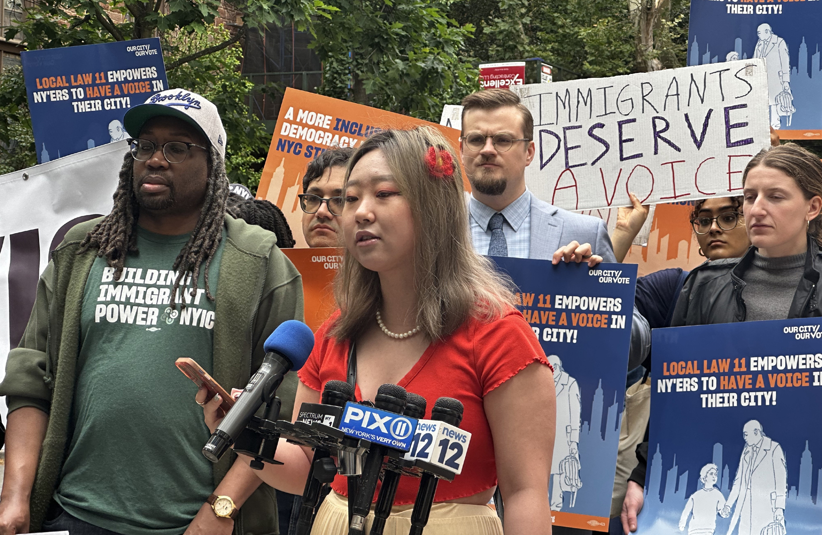  민권센터는 브루클린 지난 23일 뉴욕주 항소법원 앞에서 뉴욕시 이민자 투표권(뉴욕시 조례 11)을 지지하는 시위에 참여했다. 민권센터는 현재 이민자 투표권을 지키기 위한 서명운동도 펼치고 있다. [민권센터] 