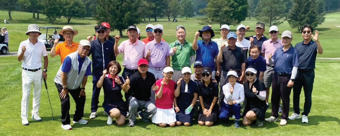 중앙대학교 뉴욕동문회는 지난달 29일 뉴저지 선셋밸리골프코스에서 40여명의 동문이 모인 가운데 장학기금 마련 골프대회를 개최했다. 조성된 장학금은 송년의 밤 행사에서 동문 자녀에게 지급할 예정이다.  [중앙대학교 뉴욕동문회]