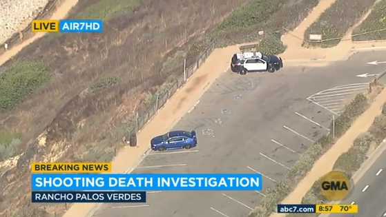 랜초 팔로스 버디스 해변가 주차장에서 총격사건이 일어나 주차된 차량 안에 있던 남자와 여자 각 1명이 숨진 채 발견돼 경찰이 수사에 나섰다. [ABC7 뉴스]
