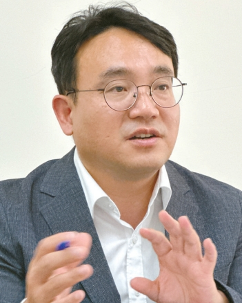 윤기조 전북 LA사무소 신임소장이 향후 계획에 대해 설명하고 있다.  김상진 기자
