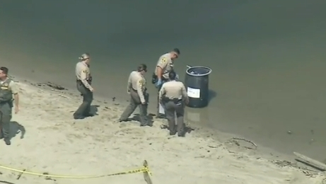 지난 일요일 말리부 해변에서 발견된 드럼통 안의 시신에 대한 신원이 밝혀졌다. [ABC7 뉴스]