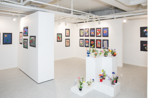 View of the exhibition ‘Flower Hour’