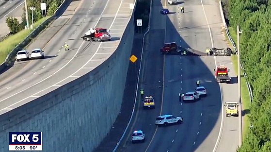차량 충돌 사고가 발생한 I-85 고속도로 현장. Fox5뉴스 보도영상 캡처