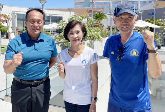 최근 취임한 소캘러너스 윌리엄 박(맨 왼쪽부터) 회장이 김혜선, 이상남 코치와 함께 자리했다.