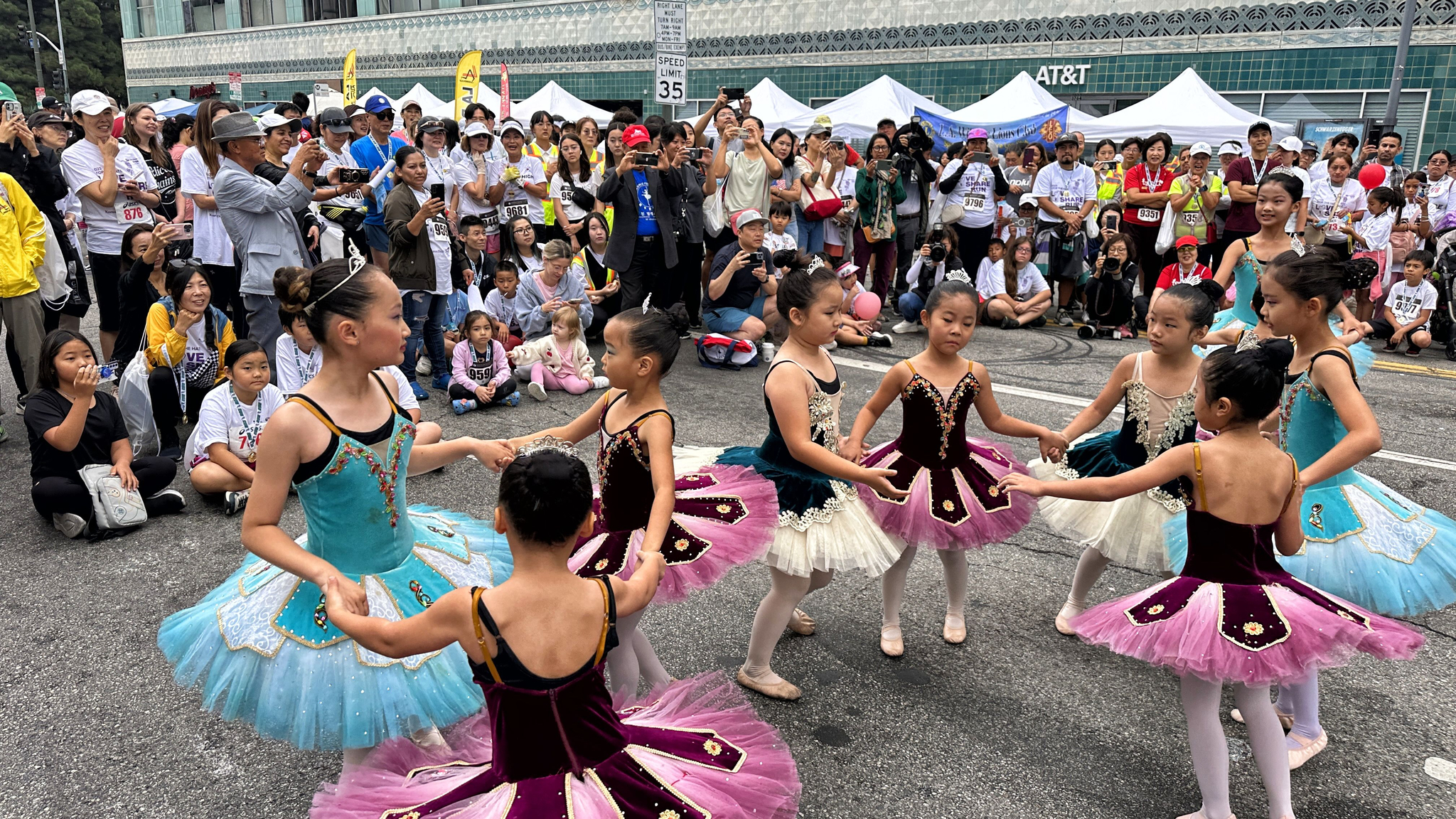 진 발레스쿨의 어린이들이 시상식 후 축하 공연을 선보이고 있다. 김상진 기자 
