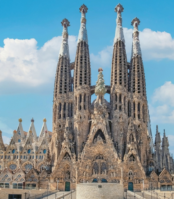 스페인을 대표하는 건축가 안토니 가우디의 평생 억작인 바르셀로나의 사그라다 파밀리아. [US아주투어 제공]
