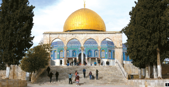 (1) 종교적 갈등의 핵심인 예루살렘내 황금 사원.