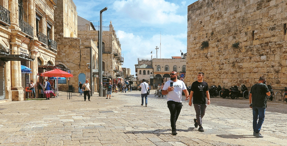 성지순례 명소들이 몰려 있는 예루살렘 올드시티가 관광객들의 발길이 끊기며 한산한 모습을 보이고 있다. [로이터]