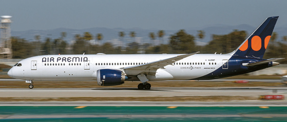 LA국제공항서 이륙하고 있는 에어프레미아 보잉 787-9 드림라이너. 박낙희 기자