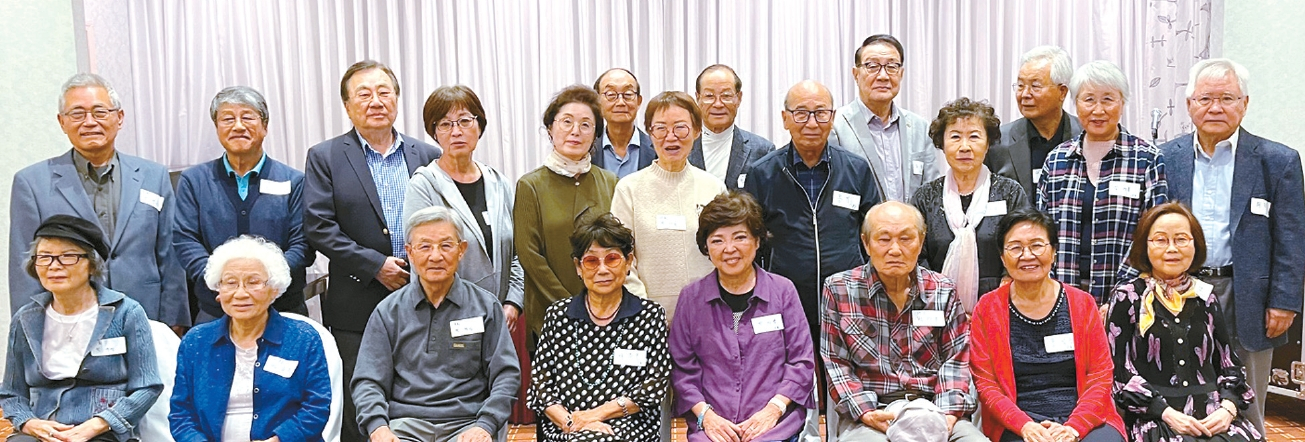 남가주서울사대부고동창회(회장 박시영)는 지난 10월25일 용수산한식당에서 '선농사랑방모임'을 열고 내달 2일 (토요일) 12시에 작가의집에서 송년모임을 개최하기로 했다.  [사대부고 동창회 제공]