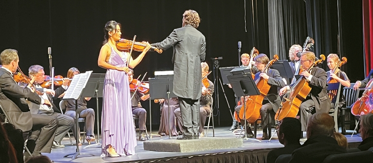 지난달 20일 LA 비르투오지 오케스트라와 김유은의 협연.