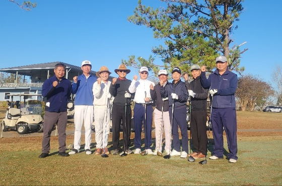 포니 골프협 초대 회원들이 4일 첫 모임을 가졌다.