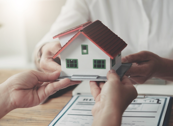 집값, 이자율 고공행진으로 주택 구매에 부모 지원을 받는 케이스가 증가세를 보이고 있다.