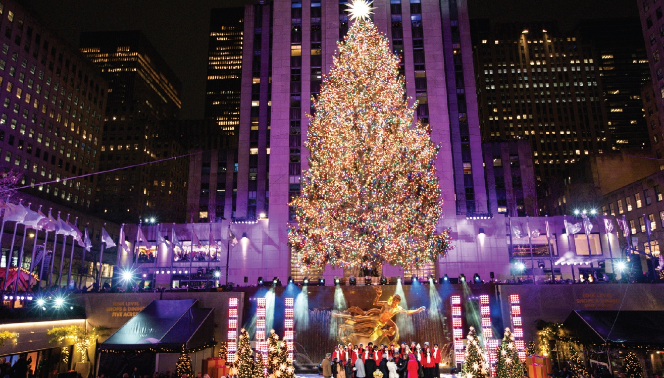 29일 록펠러센터 제91회 크리스마스 트리 점등식이 진행되며 뉴욕의 크리스마스 분위기가 고조됐다. 수많은 인파가 모인 가운데 80피트 높이의 트리에 달린 5만개 넘는 LED 조명들이 불을 밝혔다. 트리는 ▶오는 15일부터 크리스마스 이브까지 매일 오전 5시~자정 ▶해당 기간을 제외하면 1월 13일까지 매일 오전 5시~오후 10시 ▶크리스마스 당일에는 24시간 동안 불이 켜진다.  [로이터]