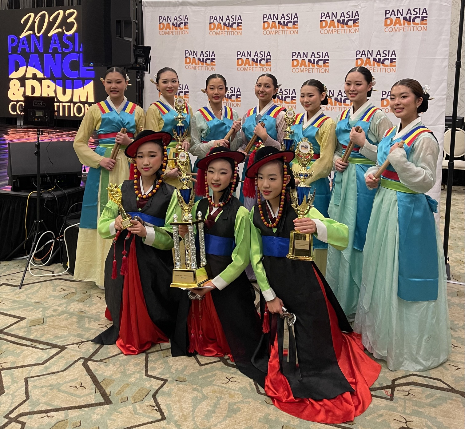 2023 펜 아시아 댄스 & 드럼 경연대회에서 대상을 수상한 이정임무용원 학생들. [이정임무용원 제공] 