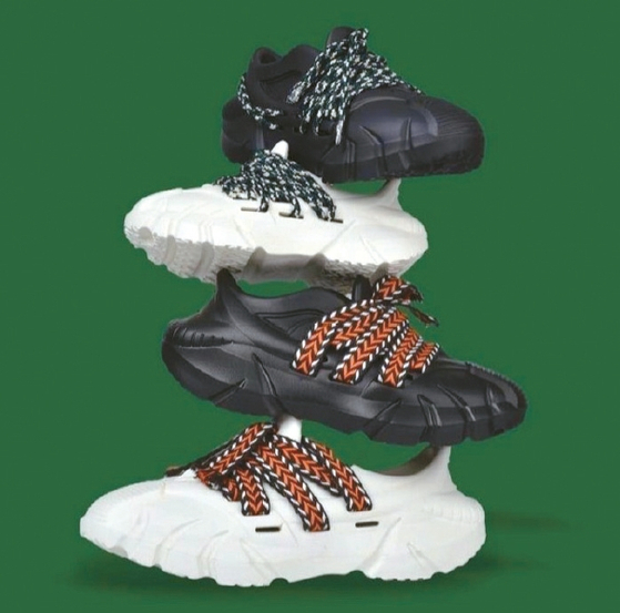 고교생 패션 인플루언서인 카일 장 군이 출시한 'Khark' 신발.