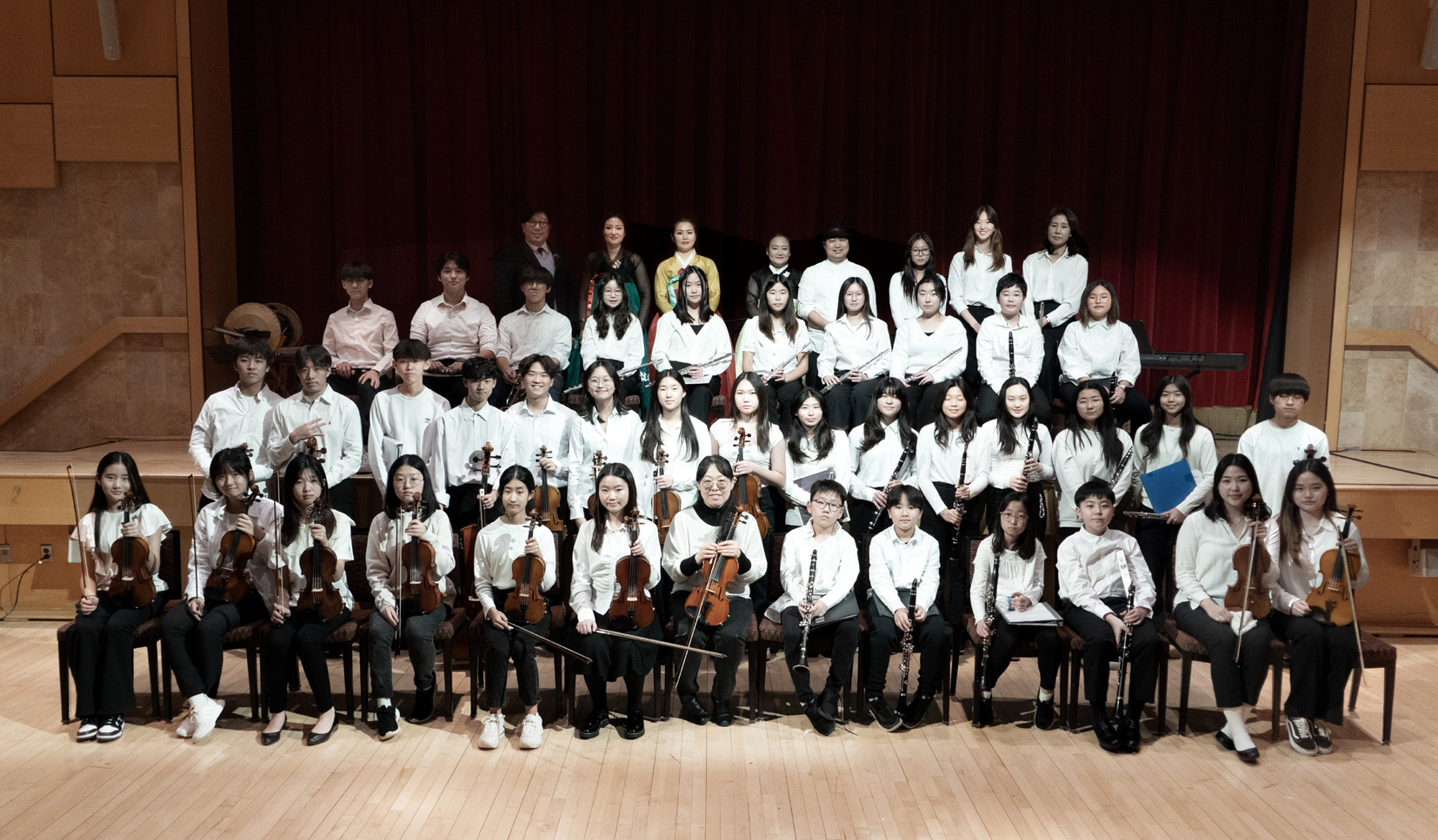 KCC 한인동포회관은 지난 8일 주류 사회에 한국 문화를 소개하기 위해 퓨전 전통음악 공연팀 ‘지화자(G-Hwaja)’와 ‘나눔 하모니 오케스트라(NaNum Harmony Orchestra)’ 협연으로 제18회 '한국의 흥' 공연을 개최했다. [사진 KCC 한인동포회관] 