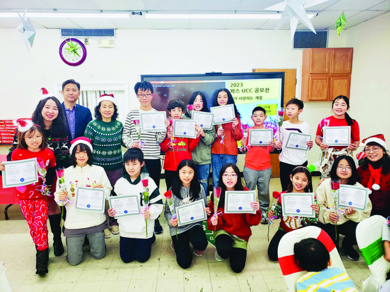 종이마을 한국학교 학생들이 기념 촬영을 했다. 