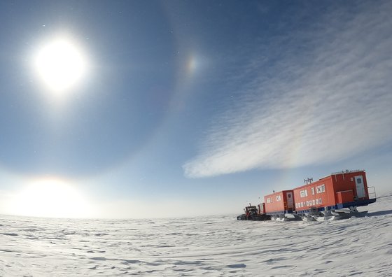 극지연구소의 K루트 탐사대가 남극내륙기지 후보지를 향해 나가아가고 있다. [사진 극지연구소]