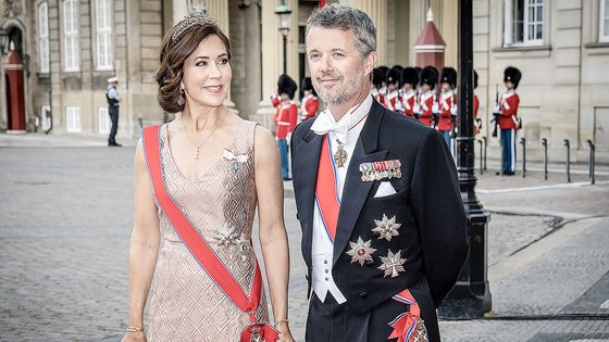 14일(현지시간) 덴마크 국왕에 즉위하는 프레데리크 왕세자(오른쪽)와 메리 왕세자빈 부부. EPA=연합뉴스 