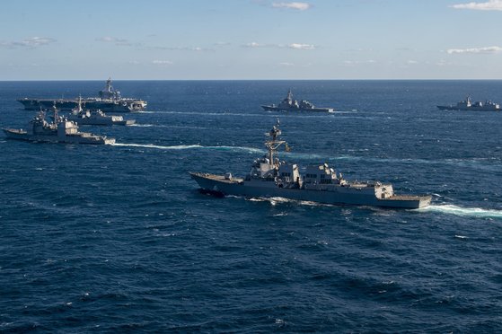 한미 해군과 일본 해상자위대가 15일부터 17일까지 제주 남방 공해상에서 한미일 해상훈련을 실시하고 있다. 미 해군 제공
