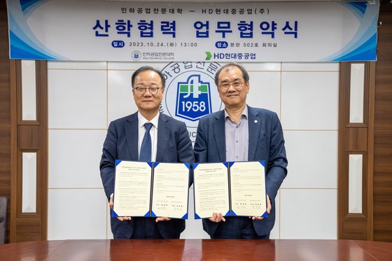(왼쪽부터) HD현대중공업 남상훈 부사장, 김성찬 총장