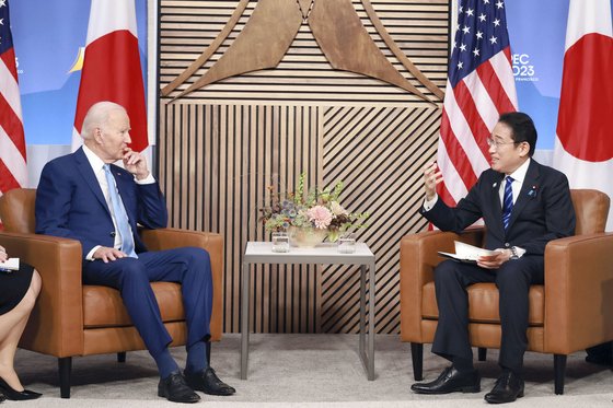 조 바이든 미국 대통령과 기시다 후미오 일본 총리가 아시아태평양경제협력체(APEC) 정상회의가 열리고 있는 미국 샌프란시스코에서 지난해 11월 16일(현지시간) 미·일 정상회담을 하고 있다. 연합뉴스