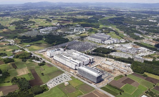 TSMC가 일본 구마모토 구마모토현 기쿠요마치 공업단지에 짓고 있는 반도체 공장. 연합뉴스