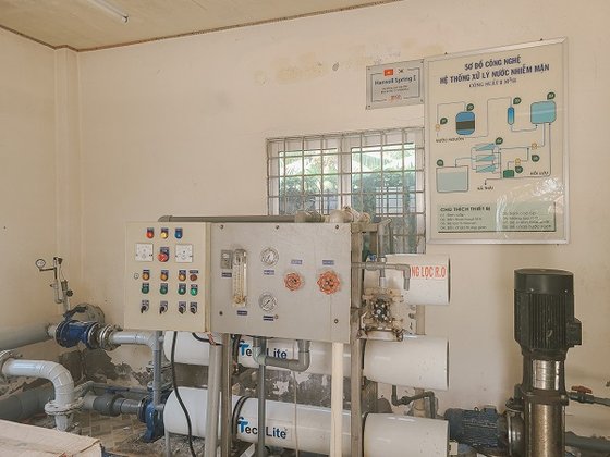 굿피플과 한솔섬유의 베트남 식수개선사업 ‘솔샘 프로젝트’는 9년째 이어지고 있다. (베트남 벤째성 흥녕 마을에 설치된 RO 시스템 ‘솔샘 1’)