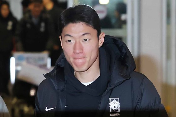 지난해 11월 대한민국 축구 국가대표팀 황의조가 2026 FIFA 북중미 월드컵 아시아 지역 2차 예선 C조 조별리그 2차전 중국과의 경기를 치르기 위해 인천국제공항을 통해 출국하는 모습. 뉴스1