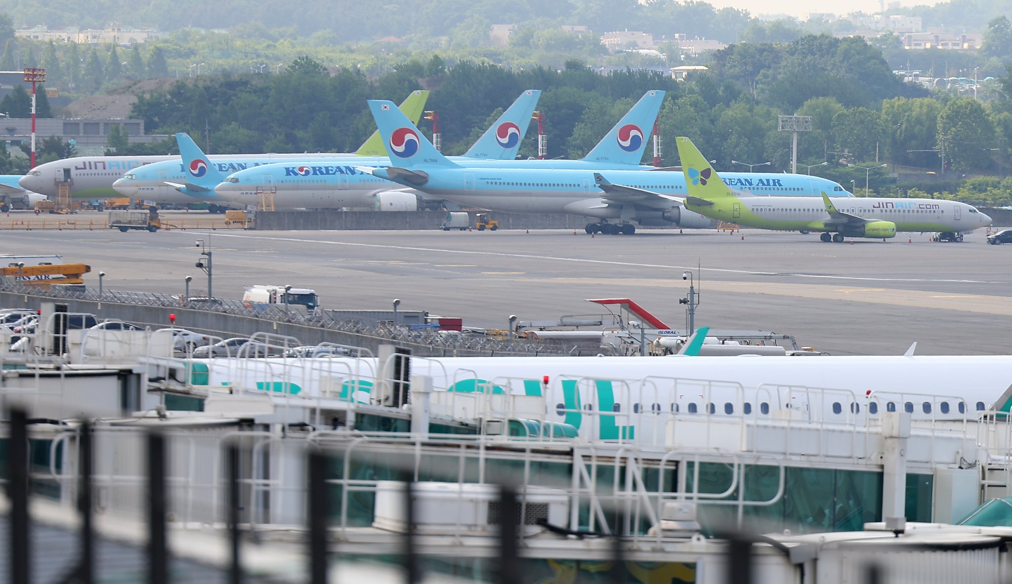 서울 강서구의 김포공항 활주로 주변 모습. 연합뉴스