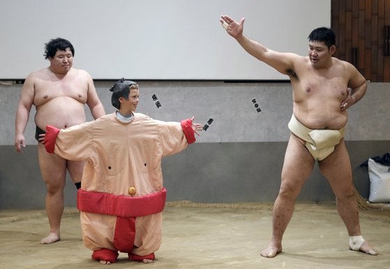 일본 스모 대회장에 있는 도효(모래판)는 여성이 들어갈 수 없는 영역으로 알려져 있다. EPA=연합뉴스