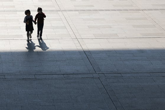 지난 1월 31일 오후 서울 용산구 국립중앙박물관을 찾은 어린이들이 이동하고 있다.   연합뉴스