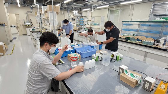 영진전문대 정밀기계공학과 1기 학생들이 지난 2022년 일본 도쿄에서 선진 금형기술 연수에 참여한 모습
