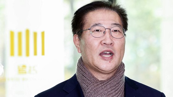 윤석열 정부 두 번째 법무부 장관에 지명된 박성재 후보자가 지난 1월 25일 오후 서초구 서울고등검찰청에 마련된 인사청문회준비단 사무실로 출근하며 취재진 질문에 답하고 있다. 연합뉴스