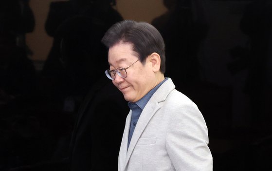 더불어민주당 이재명 대표가 16일 국회에서 최고위원회의에 참석하고 있다. 연합뉴스