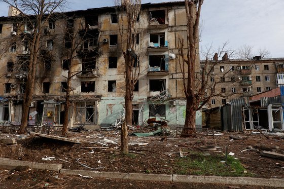 러시아의 폭격으로 폐허가 된 우크라이나 아우디이우카. 로이터=연합뉴스