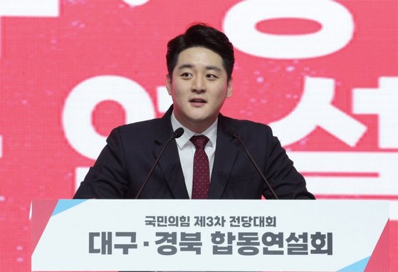 지난해 2월 28일 국민의힘 청년최고위원 선거에서 김정식 후보가 정견발표를 하고 있다. 김정식 청년대변인은 당내 친한계 인사로 분류된다. / 사진:연합뉴스