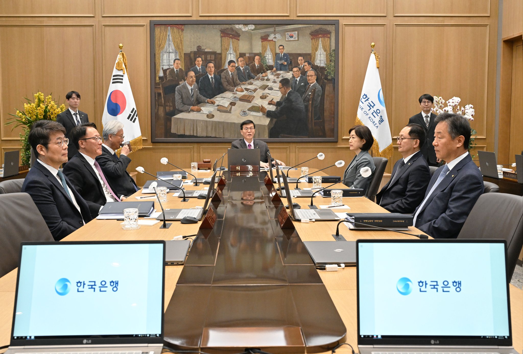 이창용 한국은행 총재가 22일 오전 서울 중구 한국은행에서 열린 금융통화위원회를 주재하고 있다. 사진공동취재단