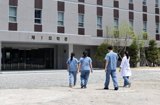 지난 17일 오후 서울의 한 의과대학의 모습. 기사 이해를 돕기 위한 자료사진. 연합뉴스