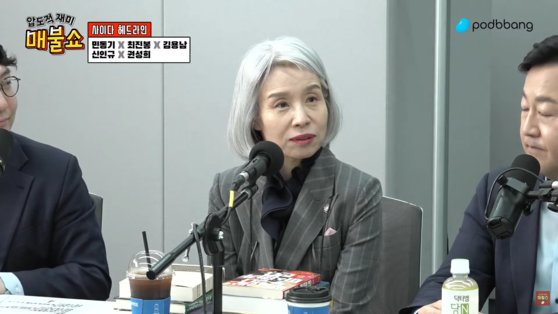 윤석열 대통령 내외가 머물던 아크로비스타 주민인 변호사 권성희씨. 사진 유튜브 캡처