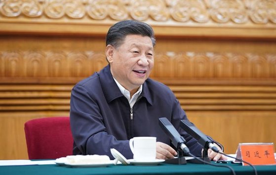시진핑 중국 국가주석이 2020년 9월 11일 중국의 과학자를 초청해 좌담회를 열고 “중국 인민의 생활의 질을 높이려면 과학기술 혁신이 절대적으로 필요하다”고 역설했다. 중국 인민망 캡처