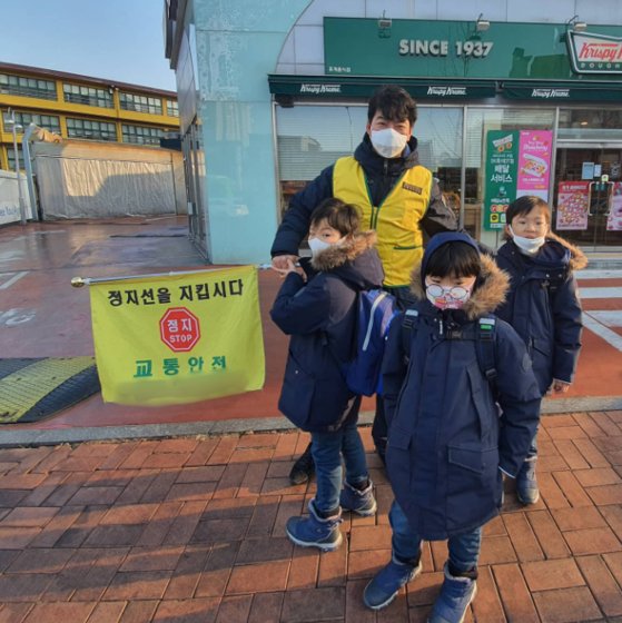 세 아이가 초등학교 1학년이 되던 해, 10번의 녹색 부모님회 봉사가 기억에 남는다고 말했다. 사진 배우 송일국 인스타그램