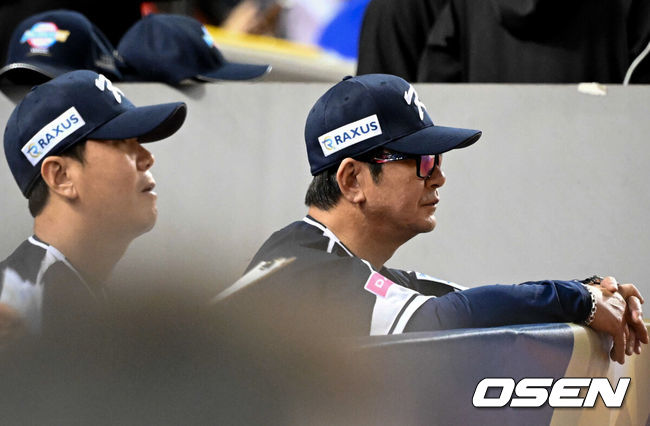 [OSEN=타이베이(대만), 이대선 기자]        On the evening of the 13th, the first match of the World Softball Confederation (WBSC) 12 2024 Group B between Korea and Taiwan was held at the Taipei Dome in Taiwan, Korea chosen by Go Young-pyo and Taiwan chose Lin Yu-min as the starting pitchers for the first game. 2024.11.13 /