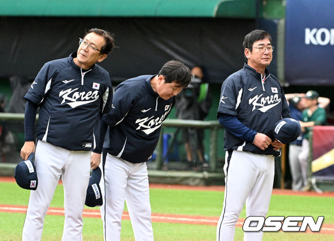 [OSEN=타이베이(대만), 이대선 기자]    Early group stage elimination was confirmed, but thanks to Kim Do-young, the team was able to brighten its future. Ryu Joong-il, who played in the last game of the Premier 12, won a big victory with three hits, including Kim Do-young's home run 2024 WBSC Premier 12 Group B held at Tienmu Stadium in Taipei, Taiwan on the 18th. 2024.11.17 /sunday@osen.co.kr